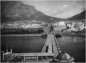 Ref No: CP023 Titel: The Old Pier - Mid 1930's width=230