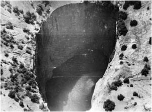 Ref No: KIM011 Titel: The Big Hole width=230